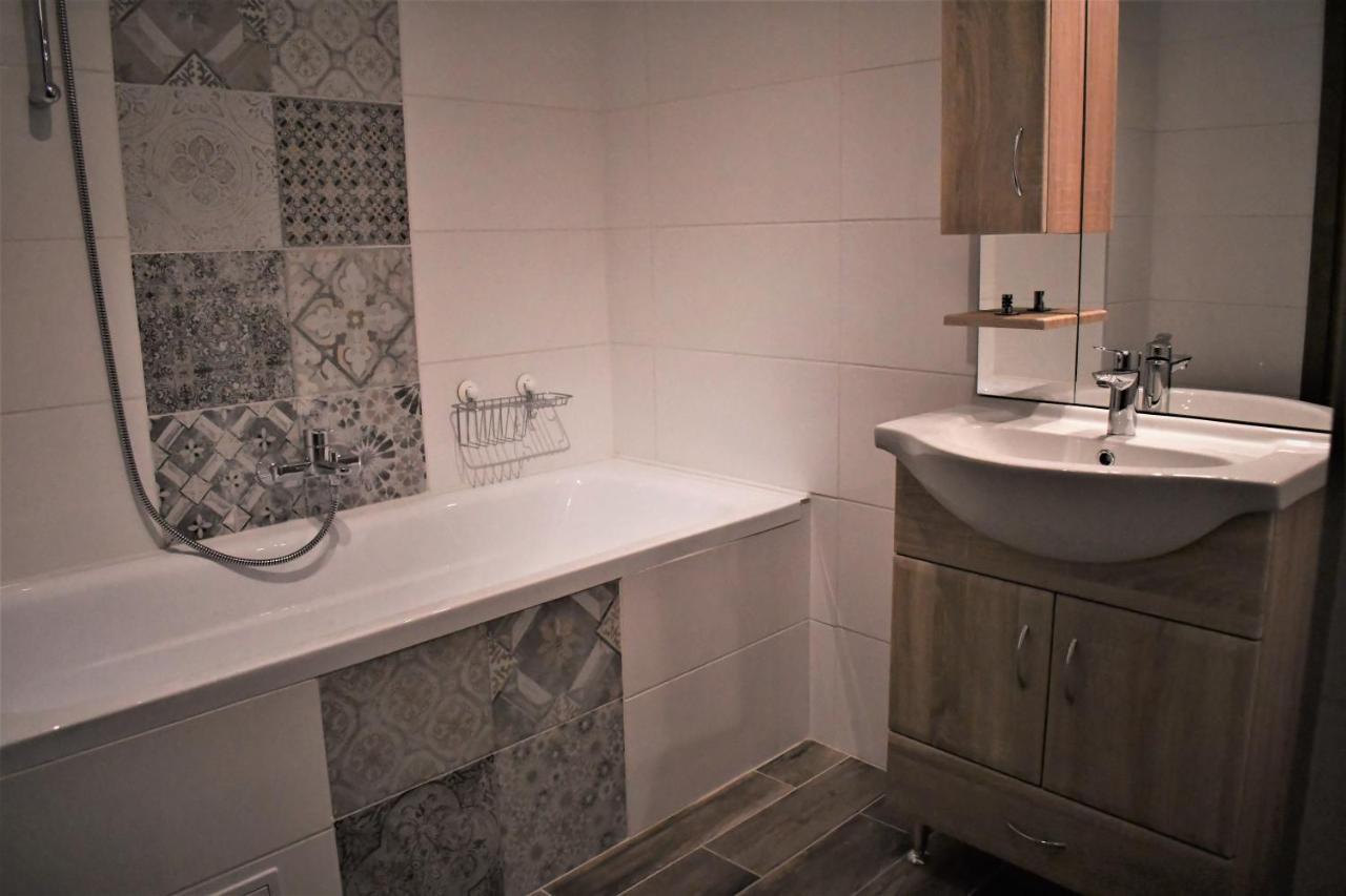 Vatus Apartmanhaz Vác מראה חיצוני תמונה