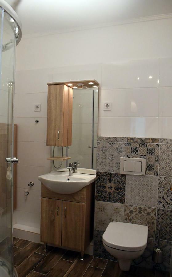 Vatus Apartmanhaz Vác מראה חיצוני תמונה