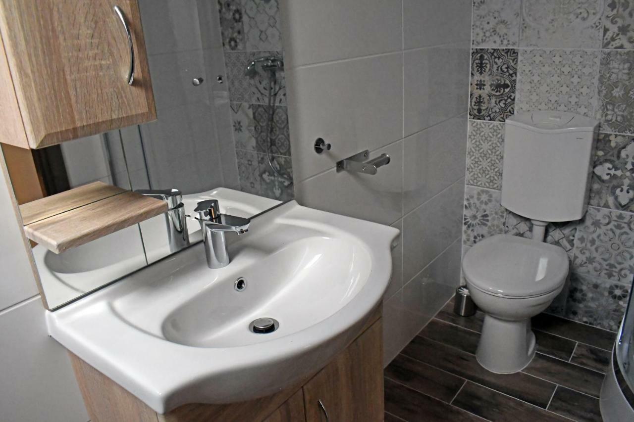 Vatus Apartmanhaz Vác מראה חיצוני תמונה
